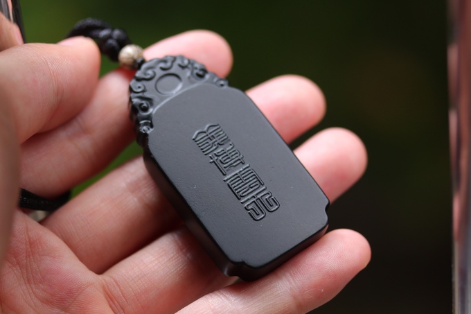 和田玉墨玉关公牌子 男士关公项链和田玉